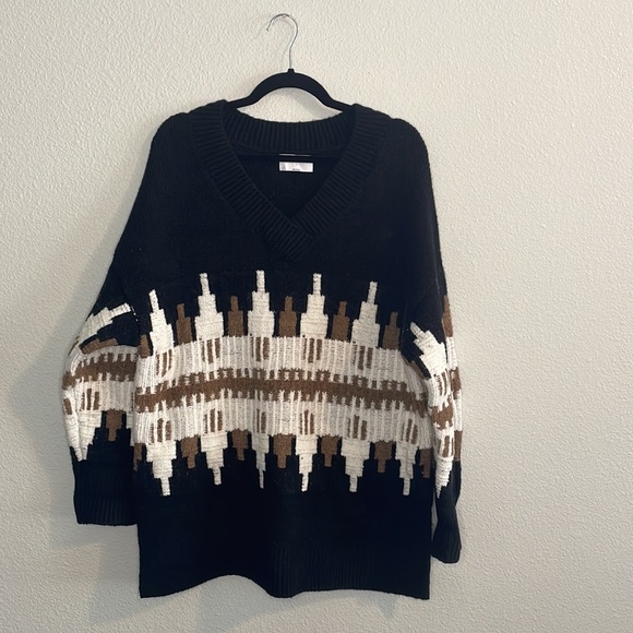 V neck tunic sweater - Picture 2 of 5